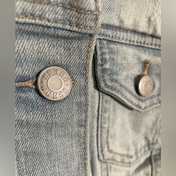 Guess Light Wash Blue Denim Sleeveless Jacket Vest Size L/P Distressed EUC Y2K - Picture 4 of 9